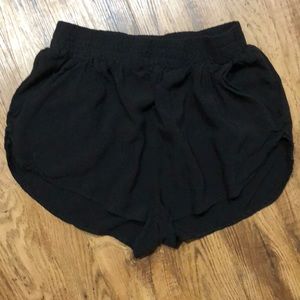 Black supré flowy shorts